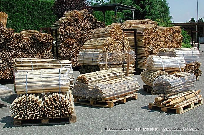 Rollzaun auf Rollen zu 10 und 5 Metern. Kastanienholz Staketenzaun.